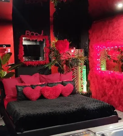 Loft Romantique Hammam Privatif Playroom Bed and Breakfast 4*