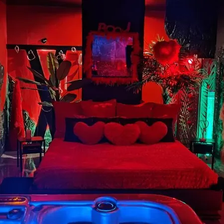 Loft Romantique Hammam Privatif Playroom Bed and Breakfast